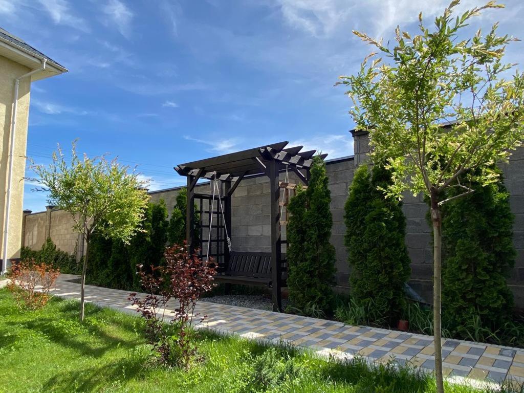 Aikol Guesthouse Bishkek Luaran gambar